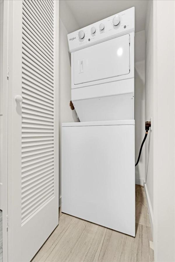 Devereaux Miami Luxury One-Bedroom And Studios Exterior photo