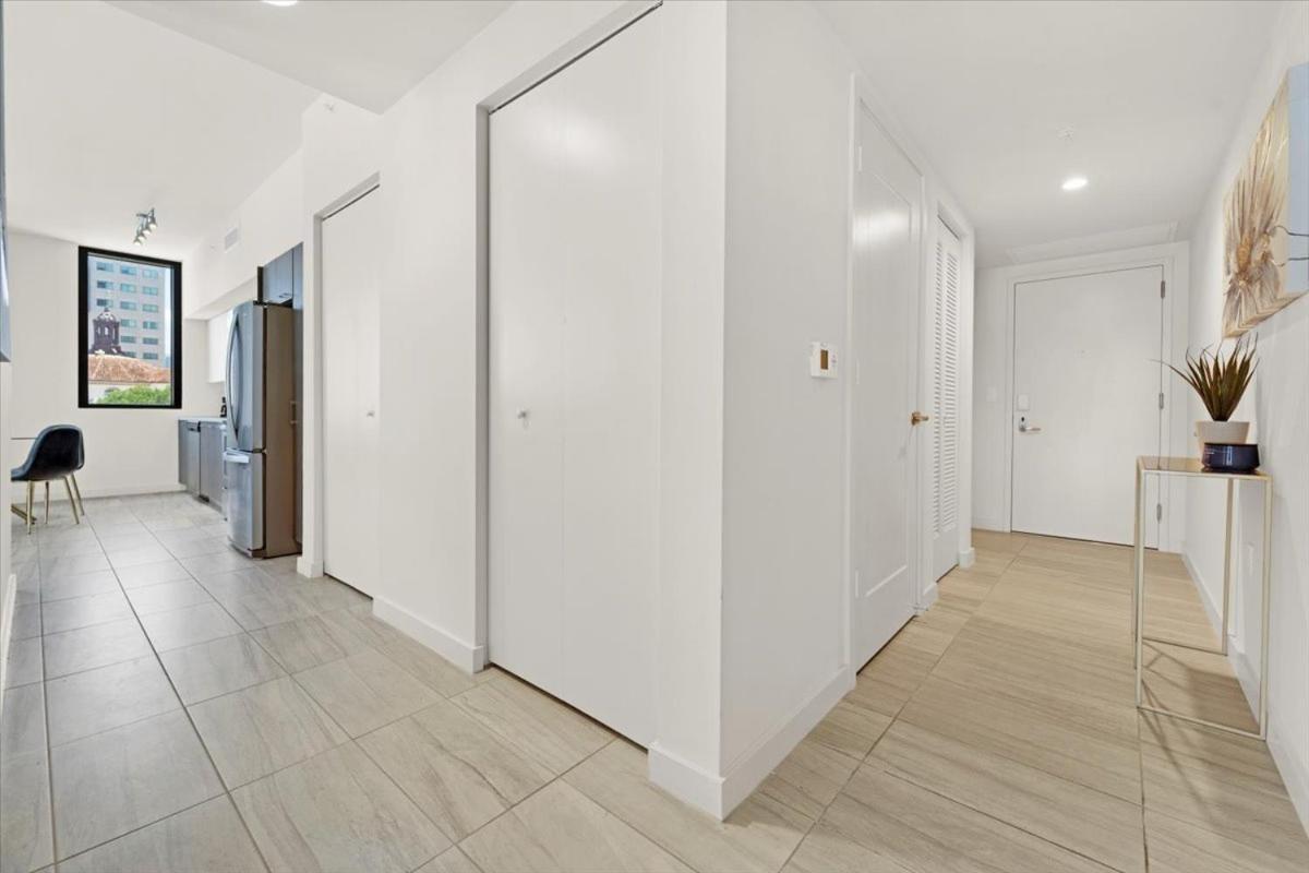 Devereaux Miami Luxury One-Bedroom And Studios Exterior photo