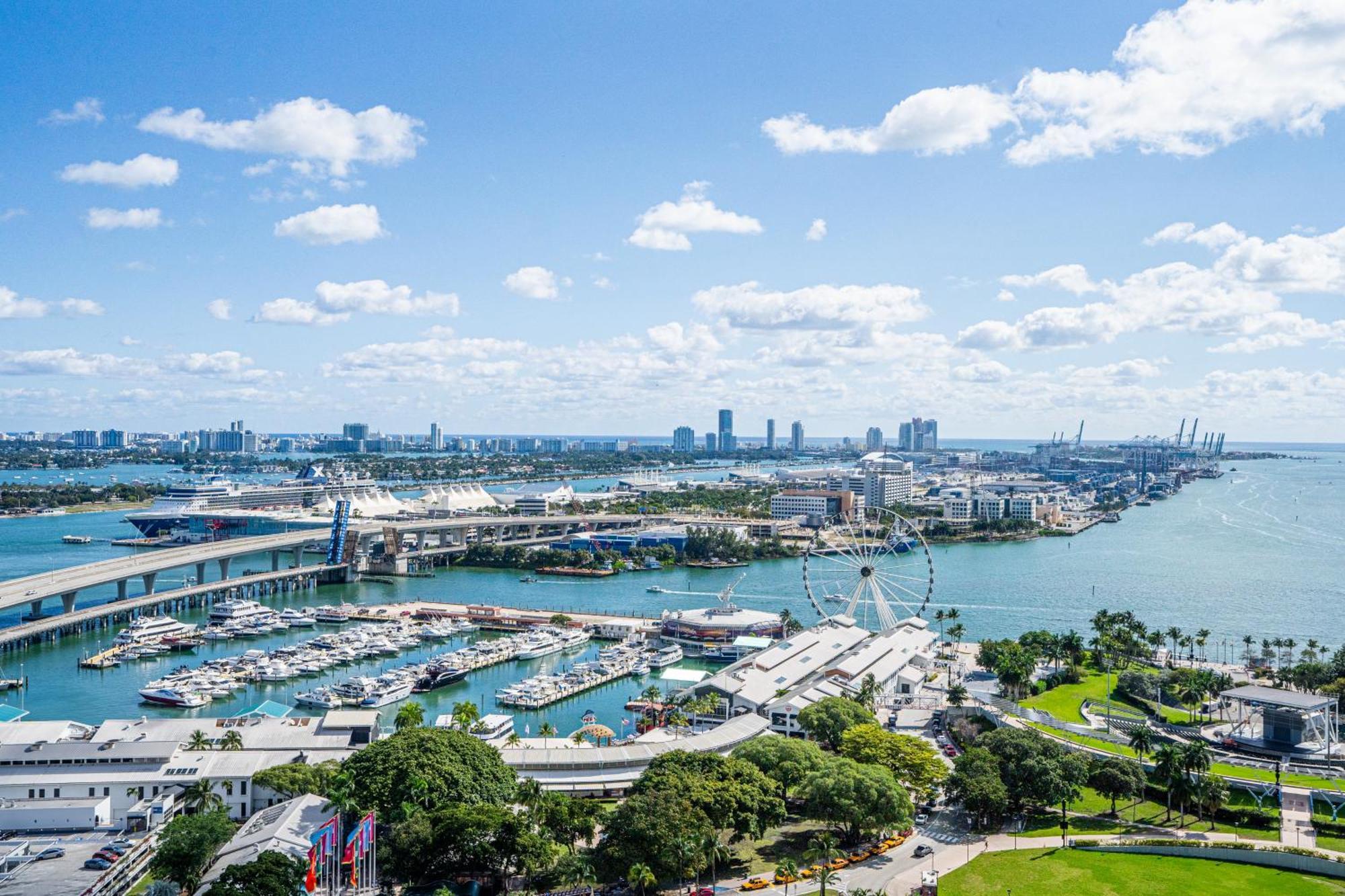 Devereaux Miami Luxury One-Bedroom And Studios Exterior photo