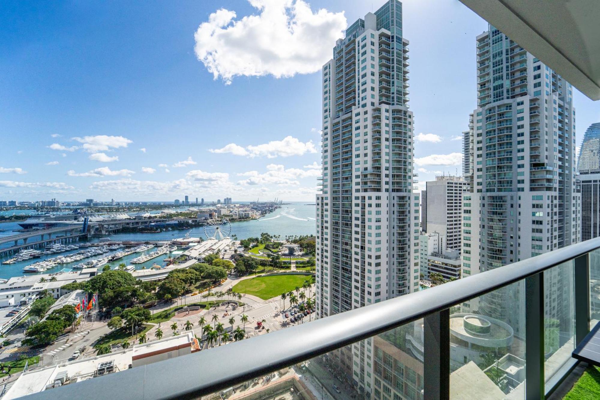 Devereaux Miami Luxury One-Bedroom And Studios Exterior photo