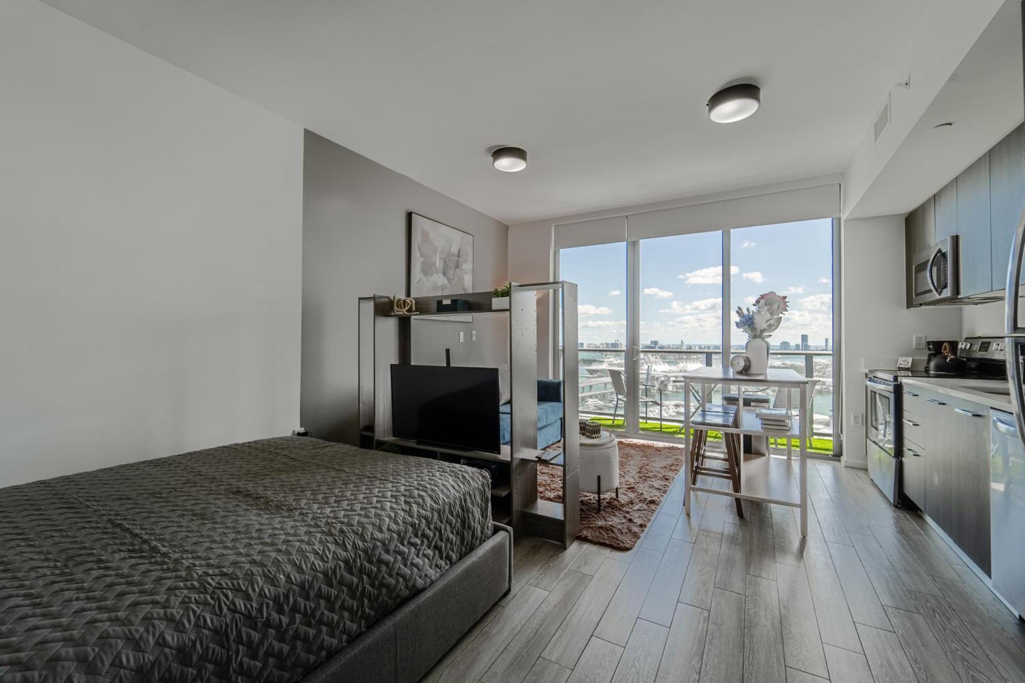 Devereaux Miami Luxury One-Bedroom And Studios Exterior photo