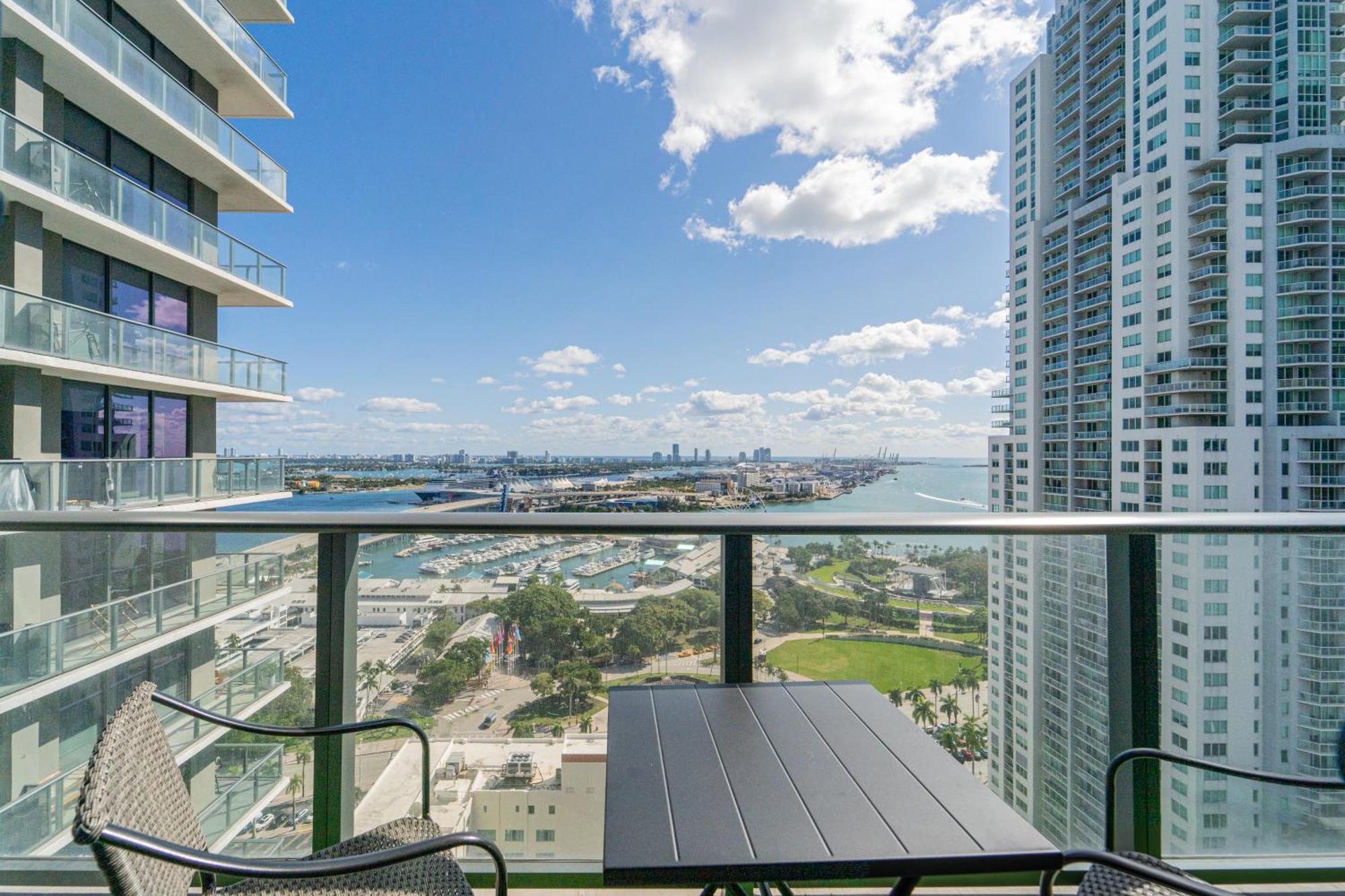 Devereaux Miami Luxury One-Bedroom And Studios Exterior photo