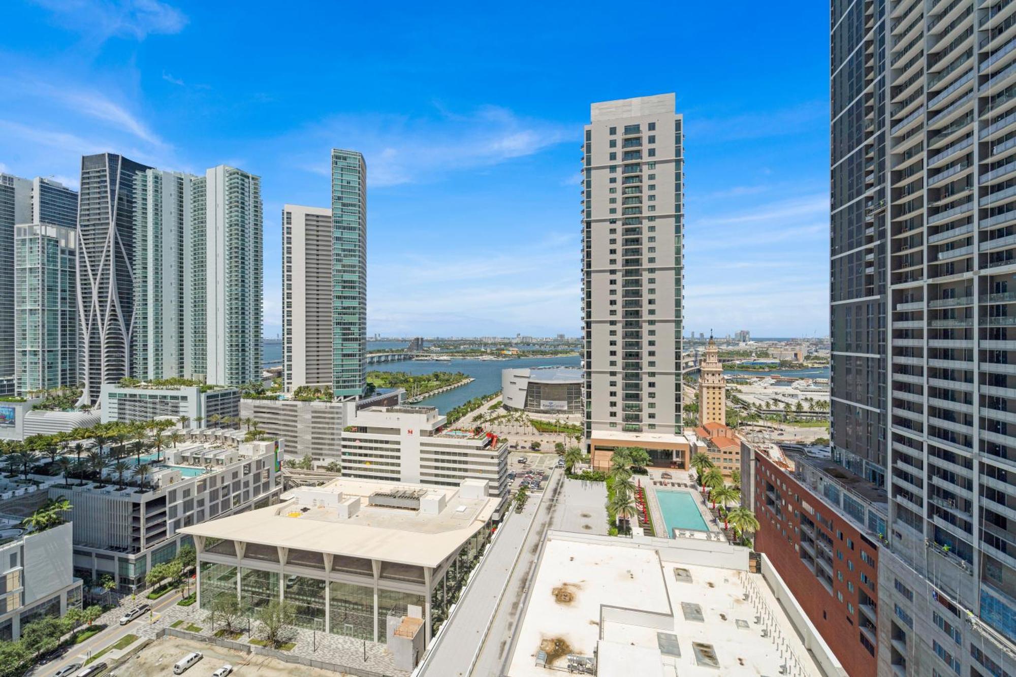 Devereaux Miami Luxury One-Bedroom And Studios Exterior photo