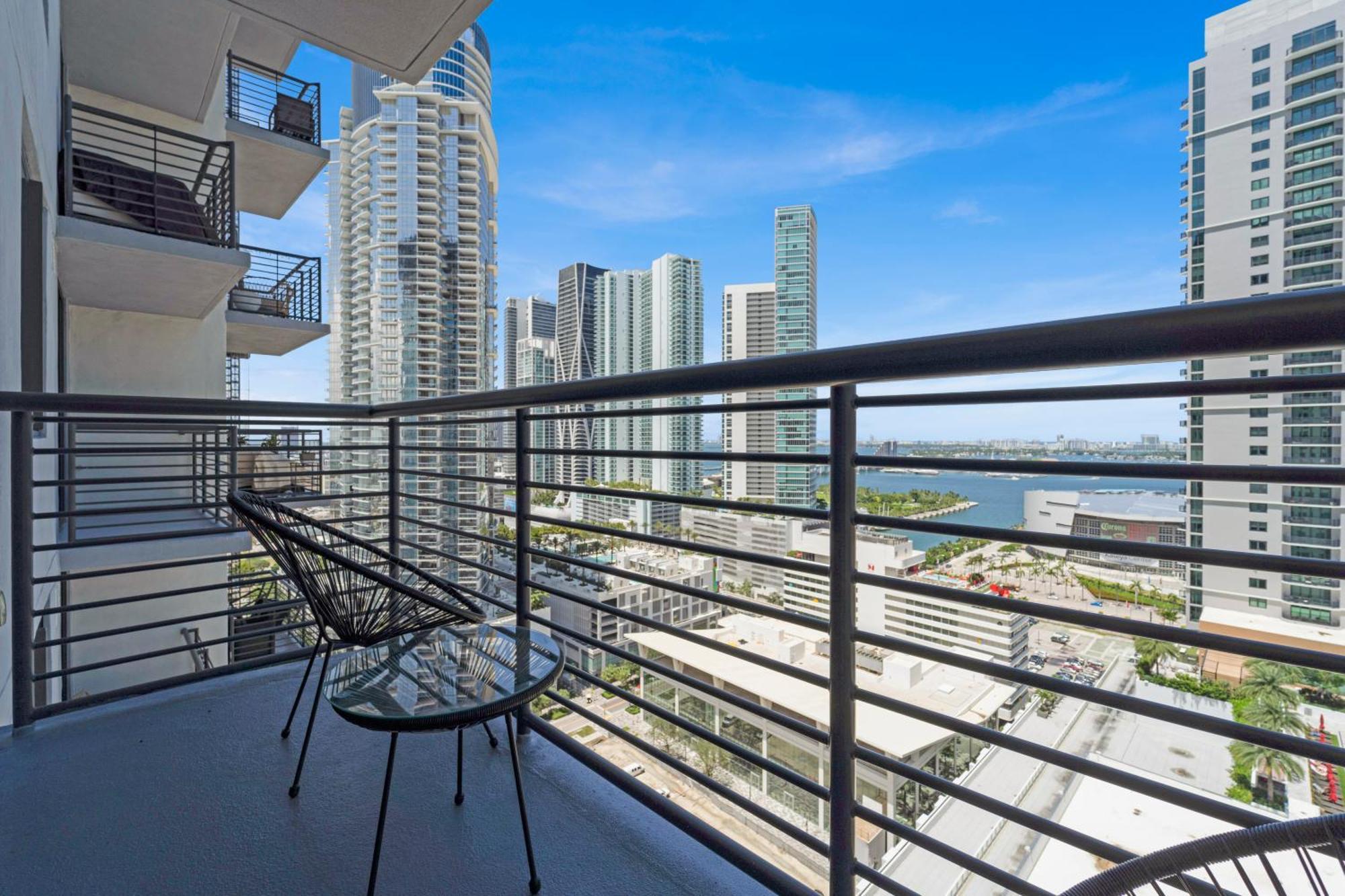 Devereaux Miami Luxury One-Bedroom And Studios Exterior photo