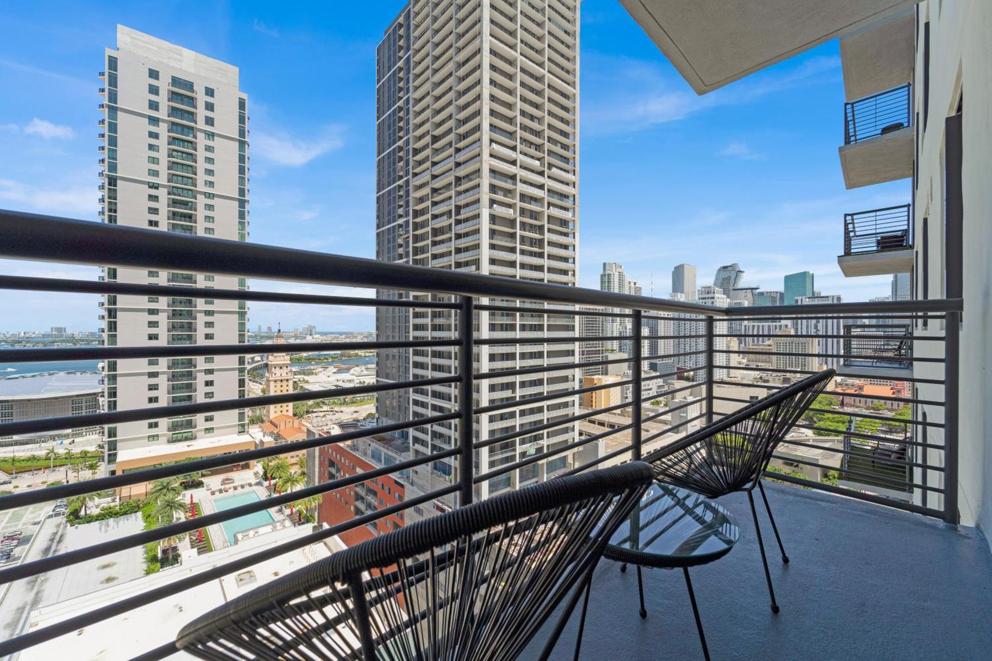 Devereaux Miami Luxury One-Bedroom And Studios Exterior photo