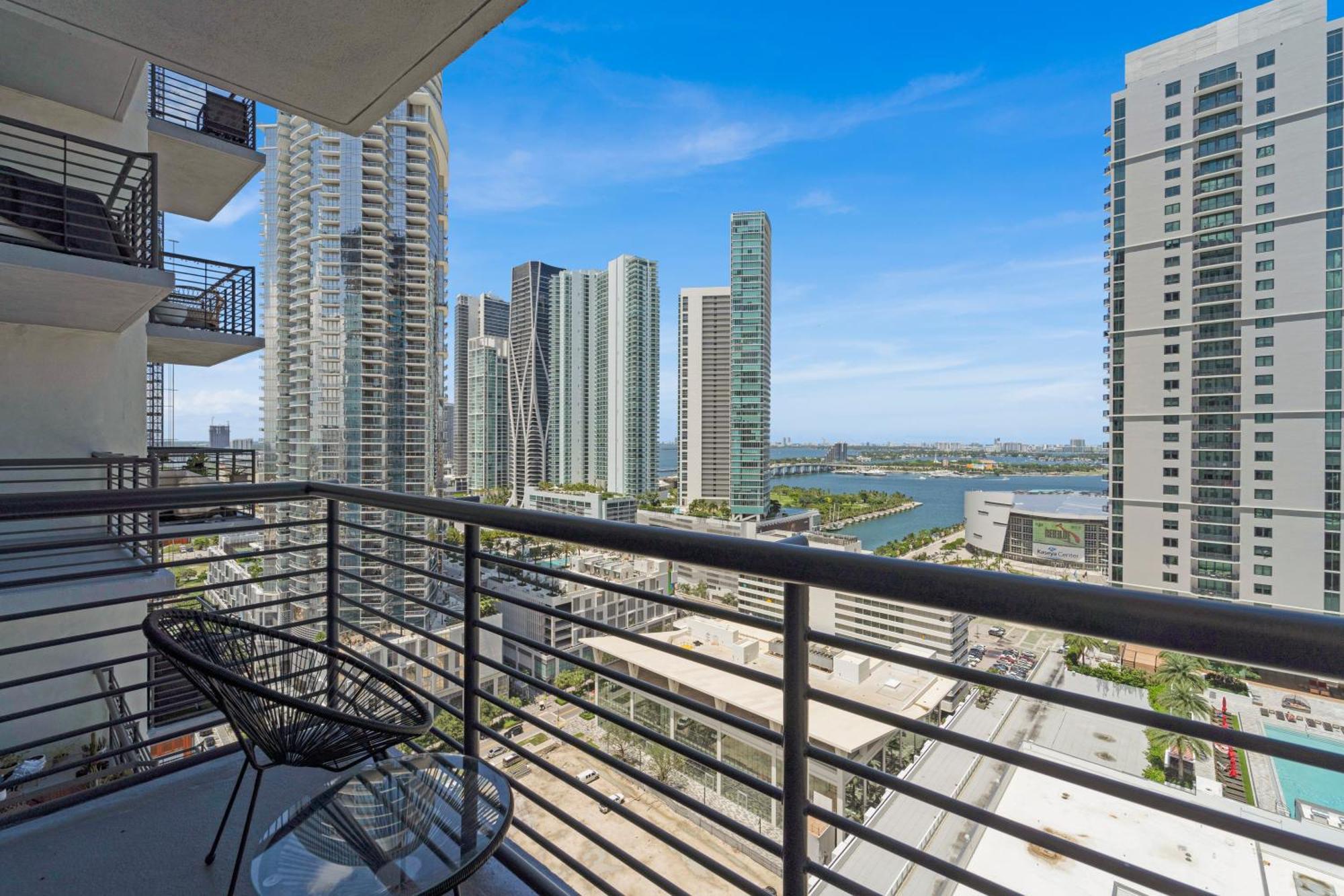 Devereaux Miami Luxury One-Bedroom And Studios Exterior photo