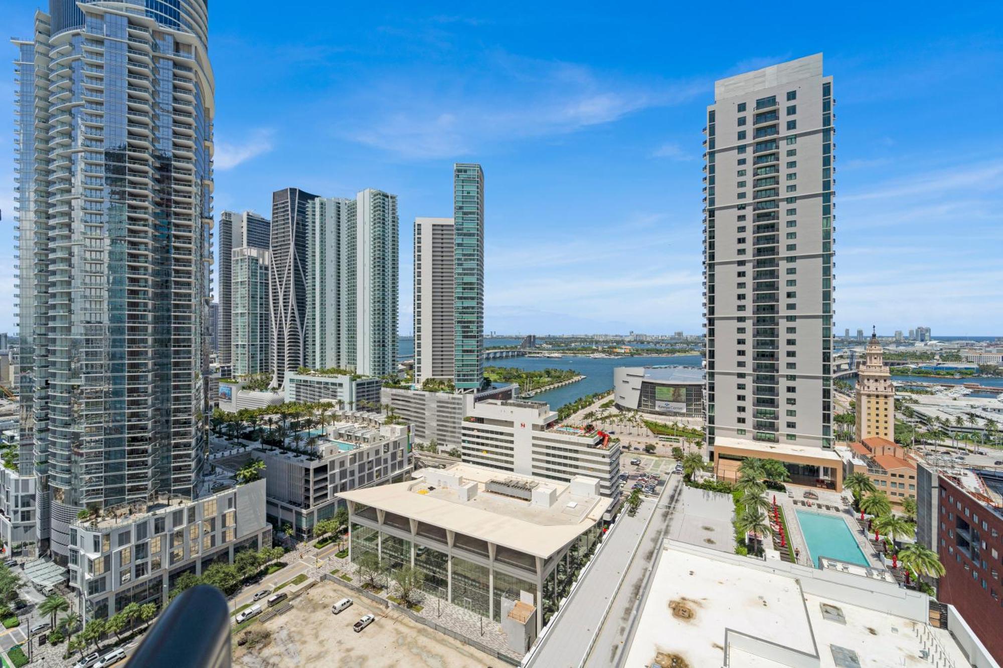 Devereaux Miami Luxury One-Bedroom And Studios Exterior photo