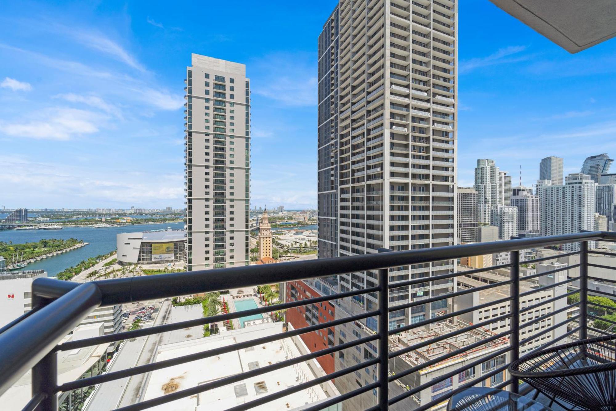 Devereaux Miami Luxury One-Bedroom And Studios Exterior photo